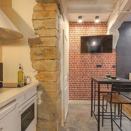 Industrial-Style Studio With Bathtub, Vieux-Lione Esterno foto