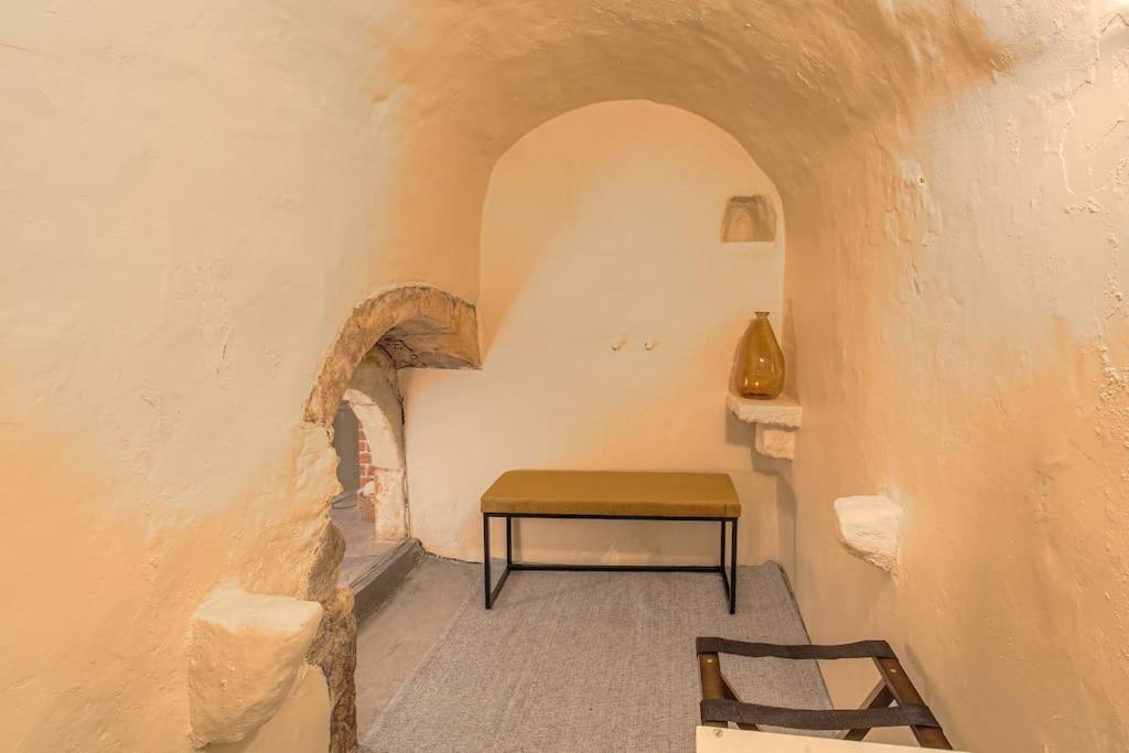 Industrial-Style Studio With Bathtub, Vieux-Lione Esterno foto
