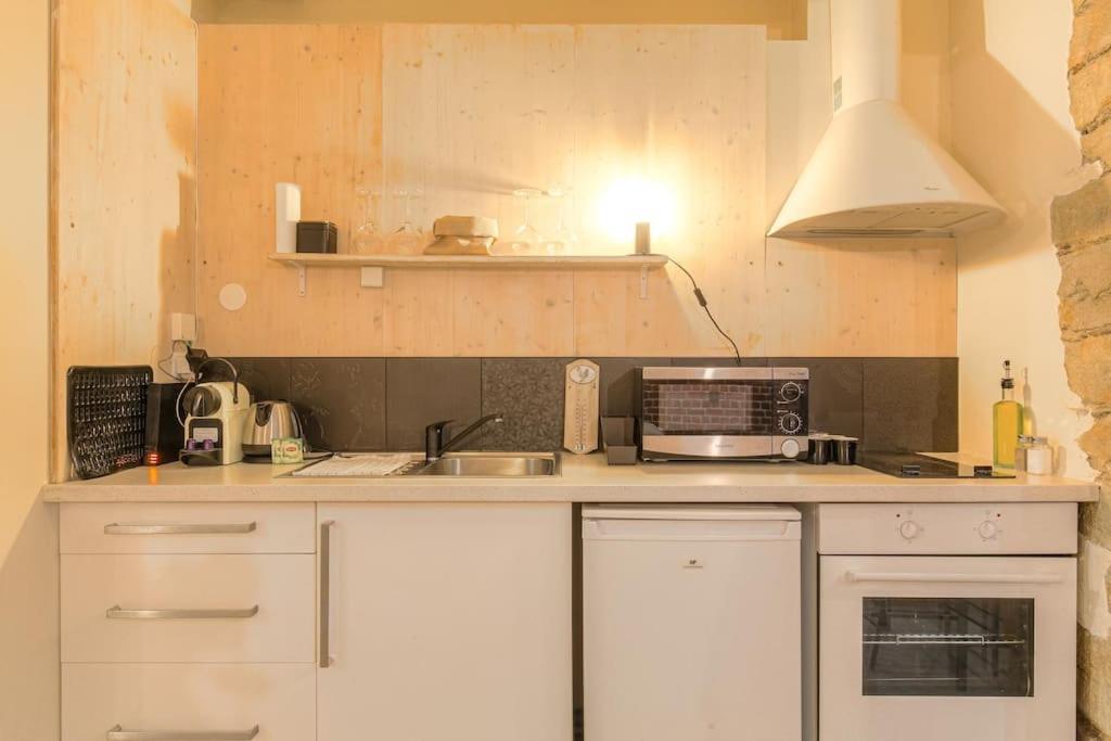 Industrial-Style Studio With Bathtub, Vieux-Lione Esterno foto